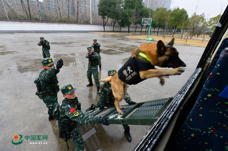 行星式球磨机低温冷冻研磨的方法 