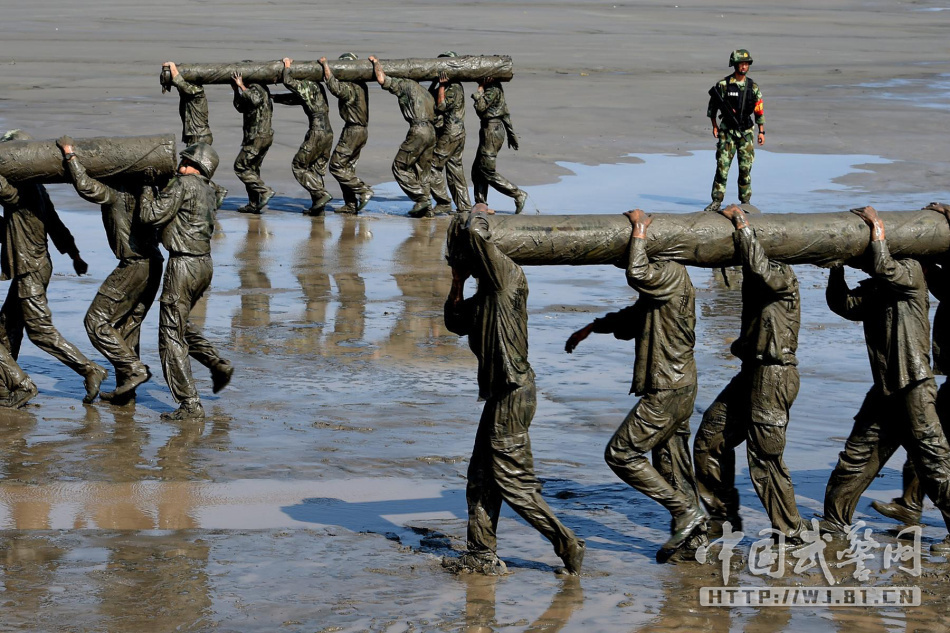 废材大小姐：魂穿废材，养神兽炼神器，傲视群雄，被帝尊宠入骨 